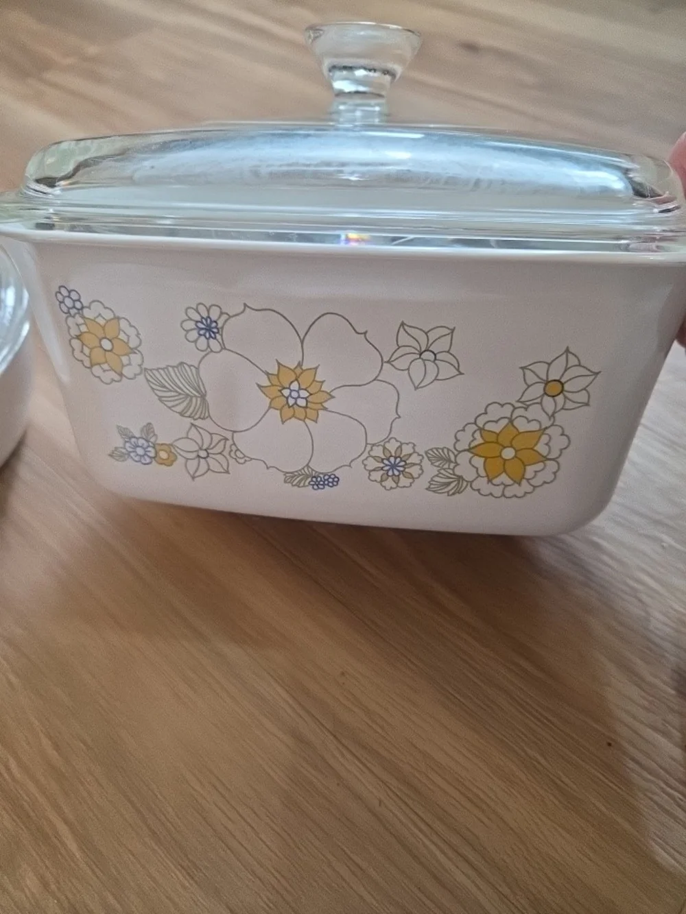 Corningware P-4-B White Casserole Dish 1 1/2 Yellow Floral Pattern-Glass Lid